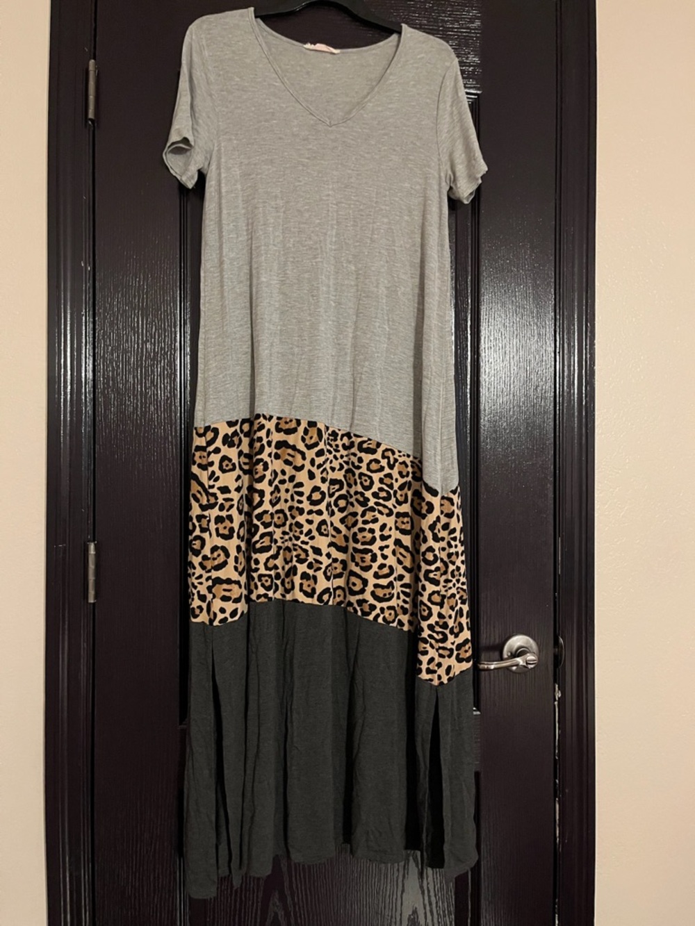 Colorblock V-Neck Maxi Dress with Leopard Print
